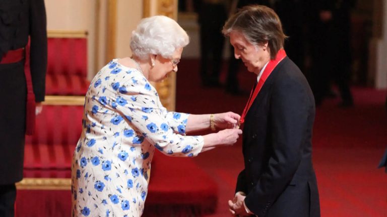 Paul McCartney 1997 Sir Reina Isabel Ii Web
