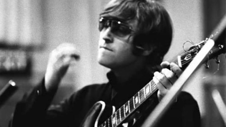 John Lennon 1966 Estudio Bn Web