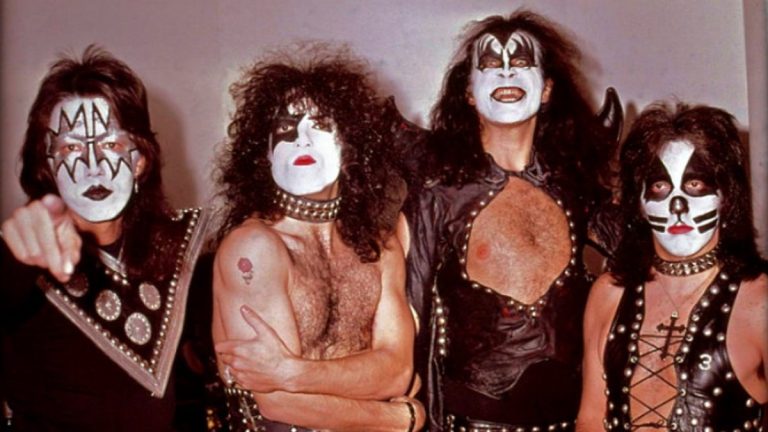 Kiss 1974 Chicago Web