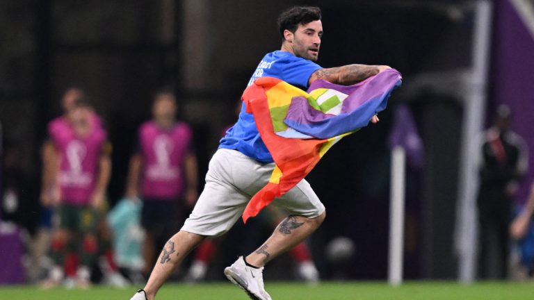 Hincha Bandera LGBT GettyImages 1245184369 Web