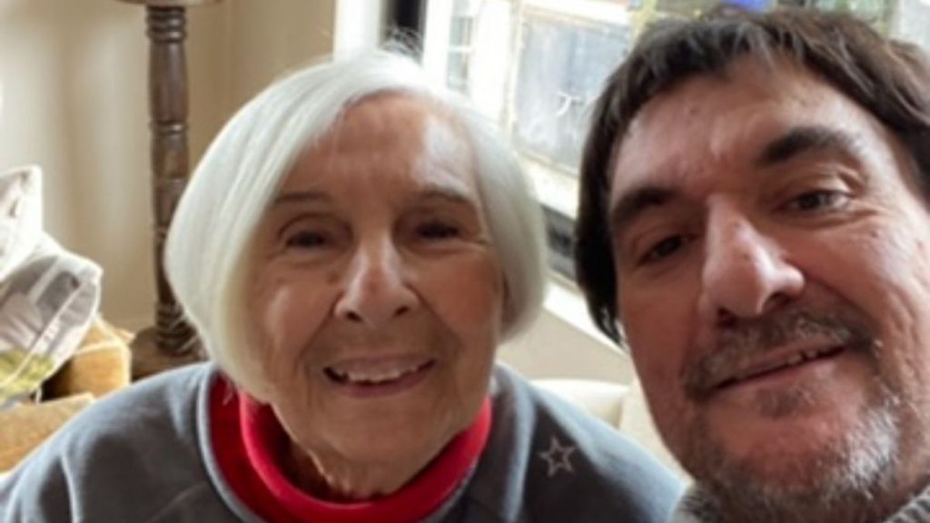 Alvaro Henriquez Y Madre