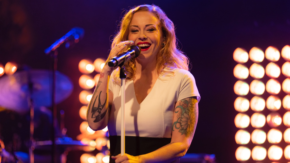 Anneke Van Giersbergen 2022 En Vivo Web