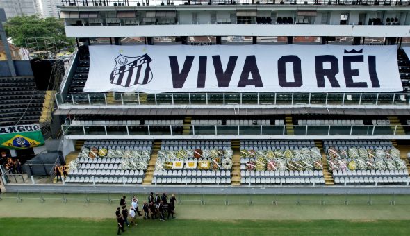 Velorio de Pelé: hinchas llegan al estadio del Santos para despedir a «O Rey»