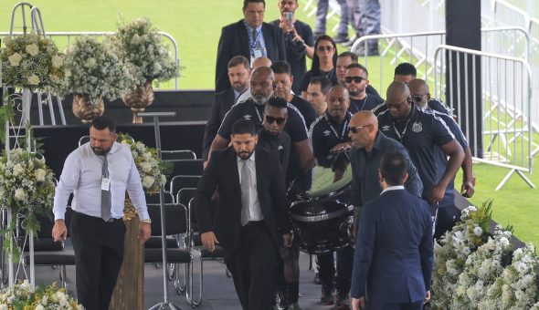 Velorio de Pelé: hinchas llegan al estadio del Santos para despedir a «O Rey»