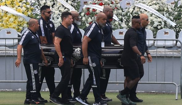 Velorio de Pelé: hinchas llegan al estadio del Santos para despedir a «O Rey»