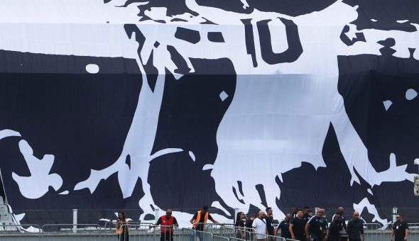 Velorio de Pelé: hinchas llegan al estadio del Santos para despedir a «O Rey»