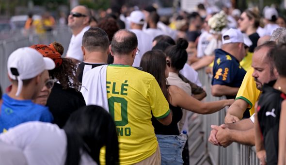 Velorio de Pelé: hinchas llegan al estadio del Santos para despedir a «O Rey»