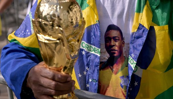 Velorio de Pelé: hinchas llegan al estadio del Santos para despedir a «O Rey»