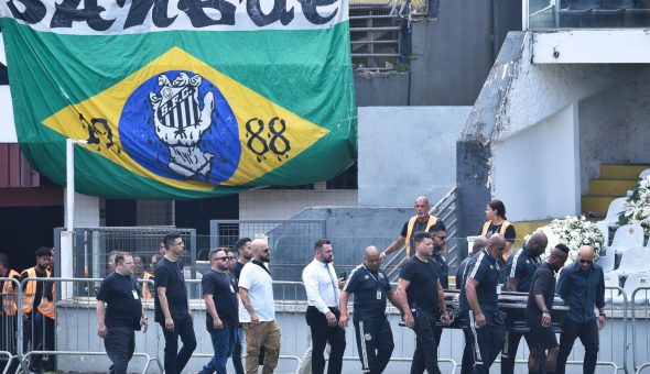 Velorio de Pelé: hinchas llegan al estadio del Santos para despedir a «O Rey»