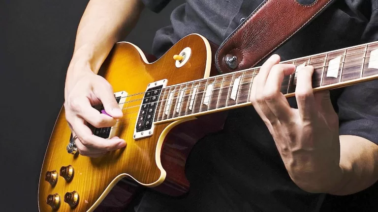 Gibson Les Paul Tocando Web