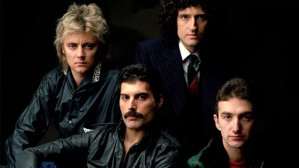 Queen Greatest Hits (2)