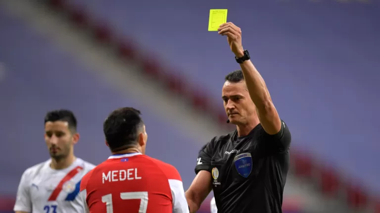 Wilmar Roldán Arbitrando A Chile