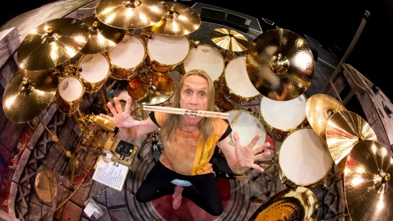 Nicko Mcbrain 2023 Bateria Web