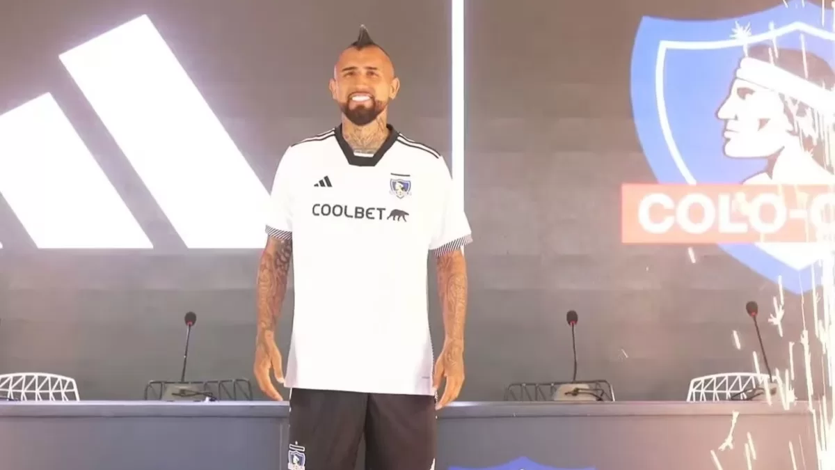 Esta en la nueva camiseta de Colo Colo para el 2024: Vidal fue el ...
