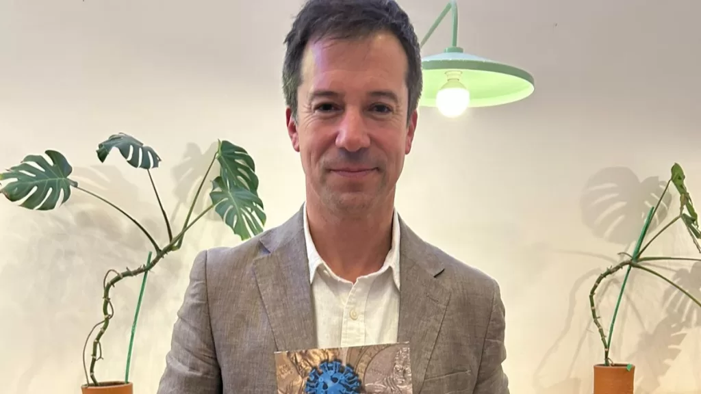 Lucas Palacios Economía Bajo Amenaza Web