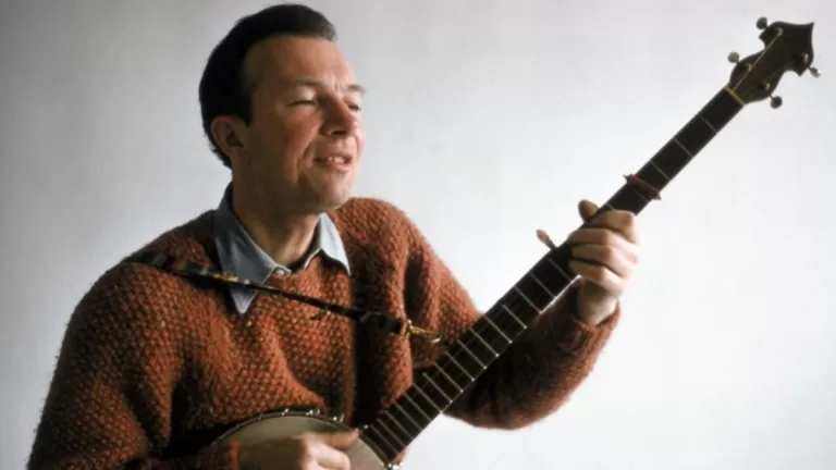 Pete Seeger Banjo Web