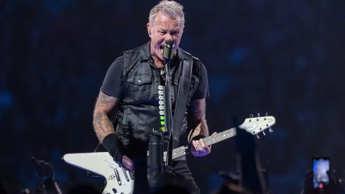 Filtran primeras imágenes de James Hetfield interpretando a un sheriff