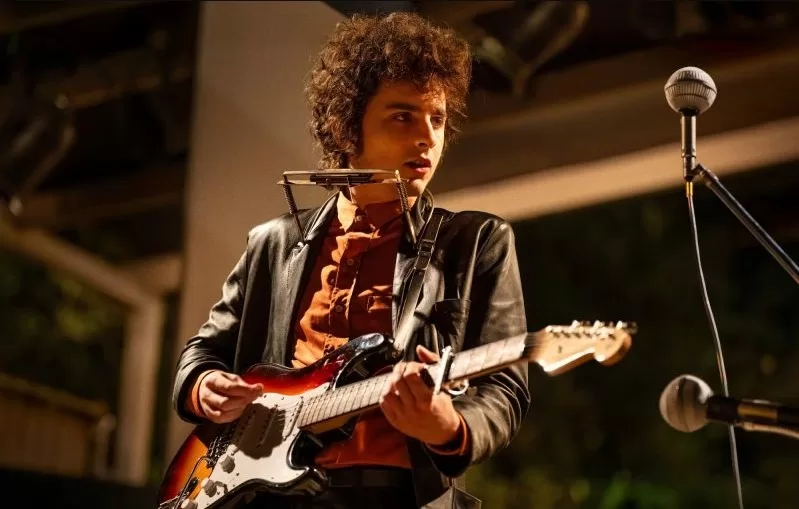 Timothée Chalamet como Bob Dylan en "A Complete Unknown"