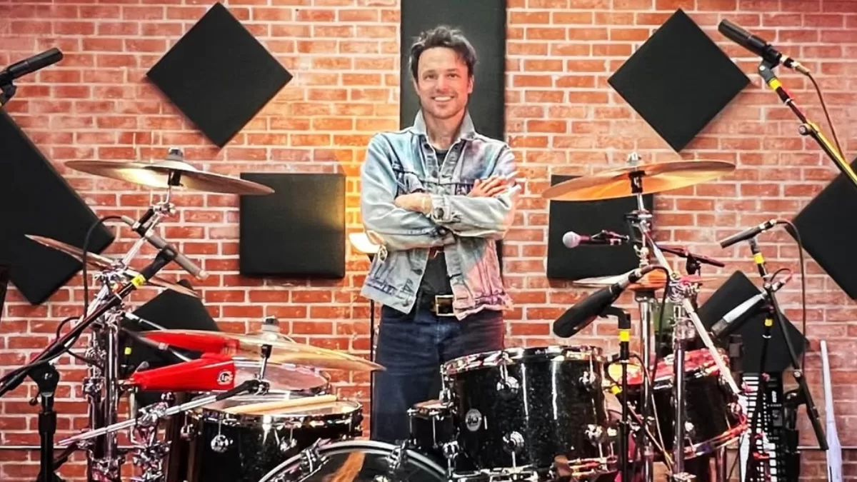 Guns N' Roses presenta a Isaac Carpenter como su nuevo baterista