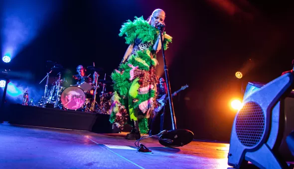 Garbage en Chile 2025: Ritual de la extravagancia, entre distorsión y devoción