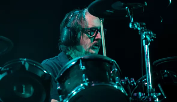 Garbage en Chile 2025: Ritual de la extravagancia, entre distorsión y devoción
