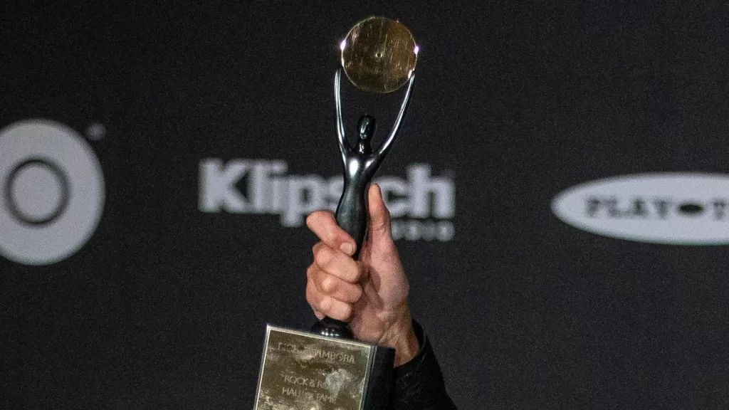 Rock Hall Estatuilla Web