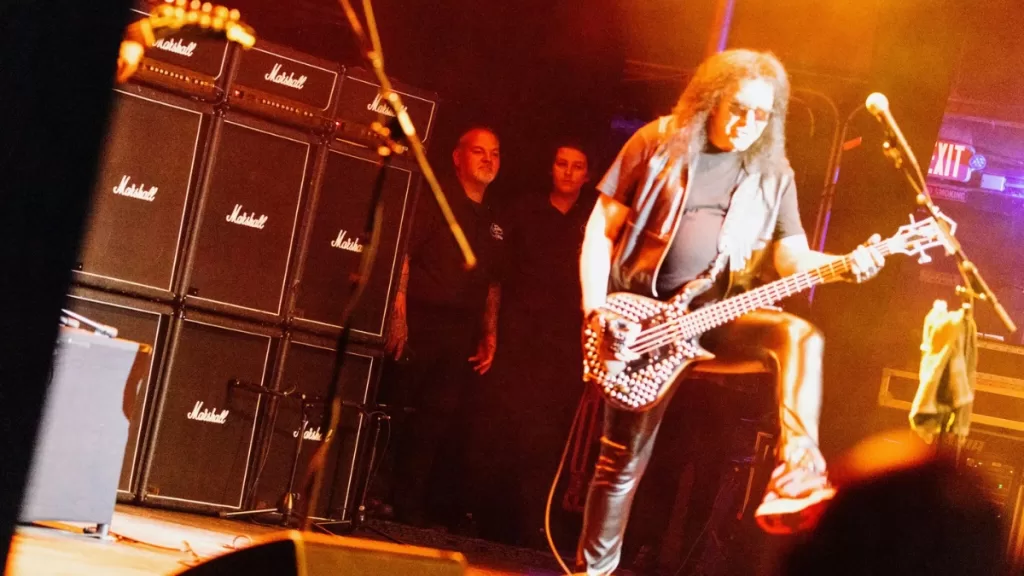 Gene Simmons Roadie 12 Mil Dolares Web