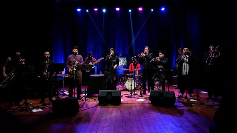 Santiago Downbeat