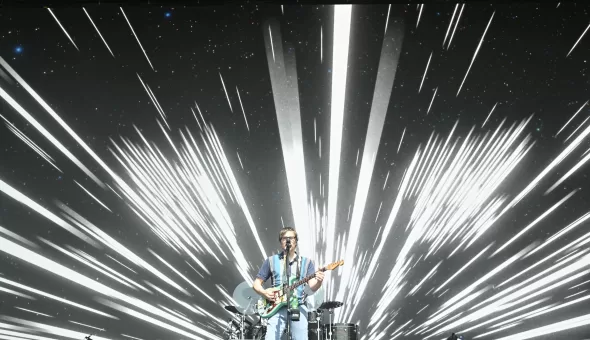 Glastonbury 2025 – Día 2 // Weezer, John Fogerty & Neil Young and The Chrome Hearts: Calidad intacta