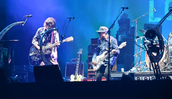 Glastonbury 2025 – Día 2 // Weezer, John Fogerty & Neil Young and The Chrome Hearts: Calidad intacta