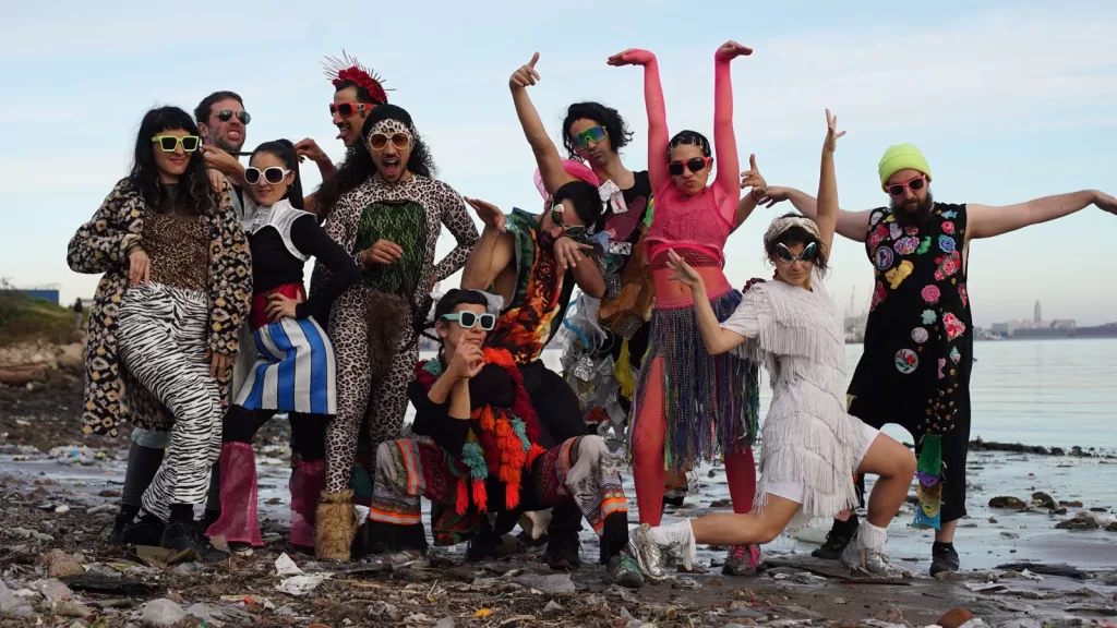 Bolsa De Naylon En La Rama De Un Arbol
