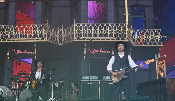 Glastonbury 2025 – Día 3 // The Libertines, Wolf Alice & Rod Stewart: La armada británica
