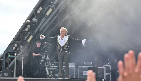 Glastonbury 2025 – Día 3 // The Libertines, Wolf Alice & Rod Stewart: La armada británica