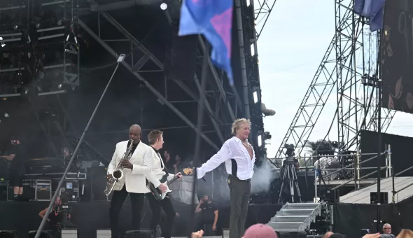 Glastonbury 2025 – Día 3 // The Libertines, Wolf Alice & Rod Stewart: La armada británica
