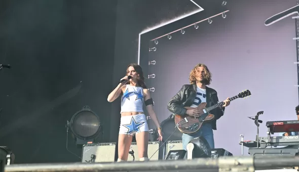 Glastonbury 2025 – Día 3 // The Libertines, Wolf Alice & Rod Stewart: La armada británica