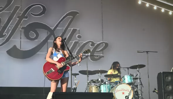 Glastonbury 2025 – Día 3 // The Libertines, Wolf Alice & Rod Stewart: La armada británica