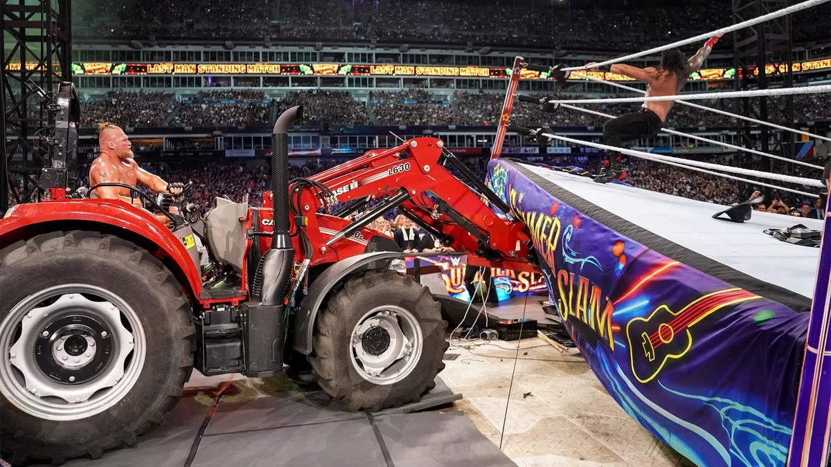 30 de julio: La vez que Brock Lesnar casi sepulta a Roman Reigns con un tractor en SummerSlam 2022 — Futuro Chile