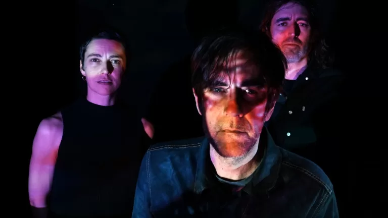 A Place To Bury Strangers — Photo 1 (1)