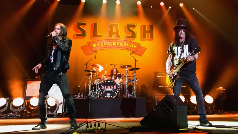 Slash Feat Myles Kennedy And The Conspirators