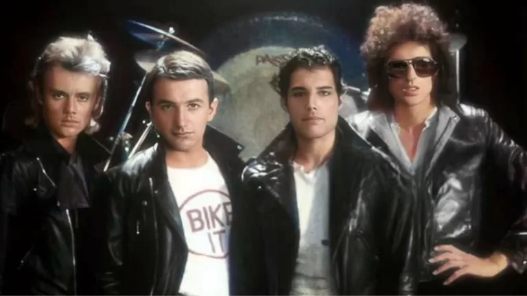 Queen 1980 The Game Color Web