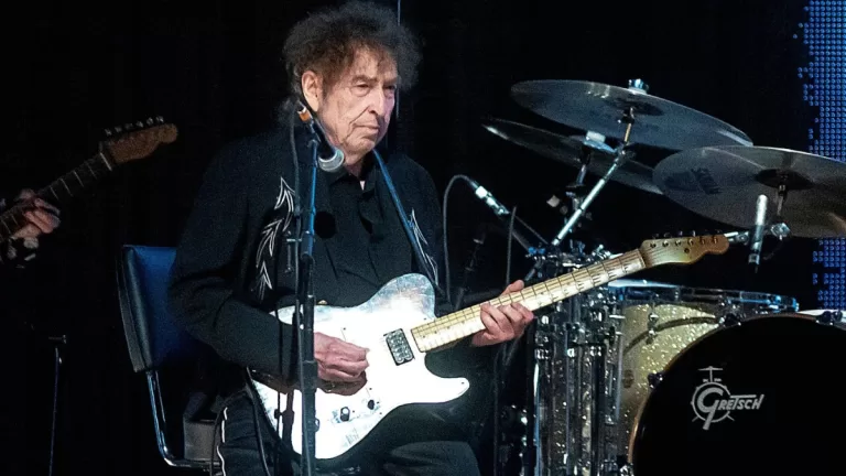 Bob Dylan 2025 Guitarra Web