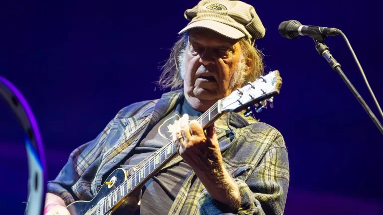 Neil Young 2025 Glastonbury Web