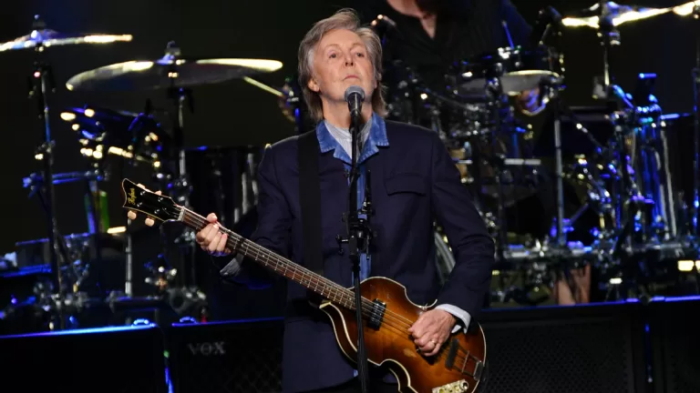 Paul McCartney Hofner