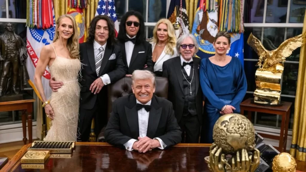 Kiss Kennedy Center Honors Trump Web
