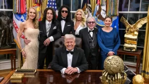 Kiss Kennedy Center Honors Trump Web
