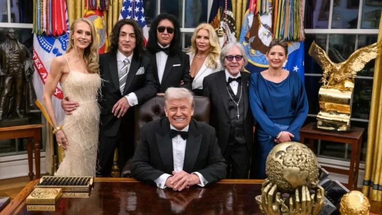 Kiss Kennedy Center Honors Trump Web