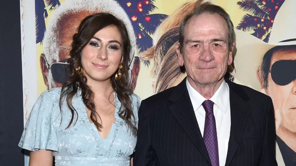 Tommy Lee Jones, Victoria Jones