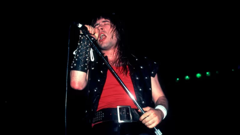 Iron Maiden Run To The Hills
