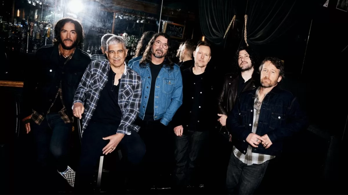 Foo Fighters presenta su nuevo y crudo single 'Caught In The Echo'