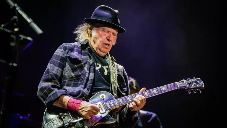 Neil Young 2025 Boict Trump Web